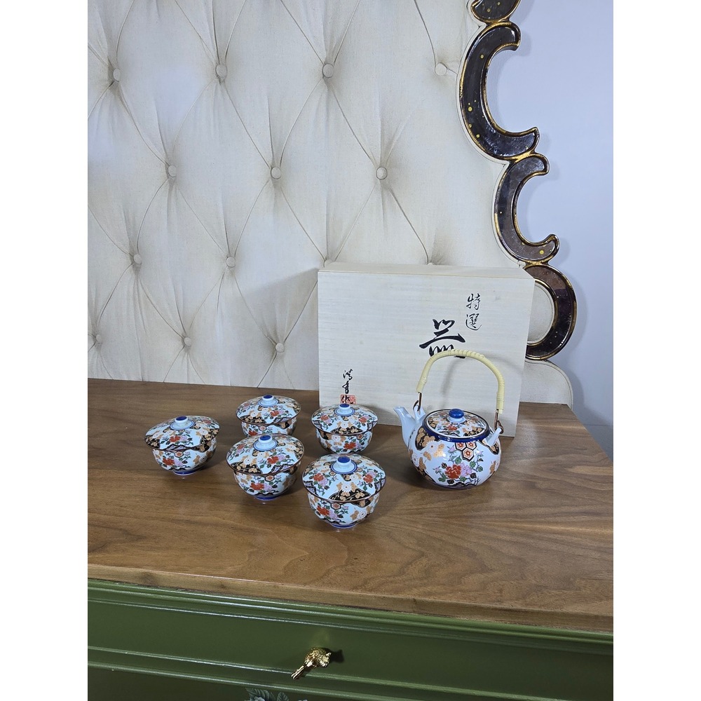 Japanese porcelain tea set with wooden box – Teapot & 5 lidded cups